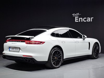 PORSCHE PANAMERA - 4