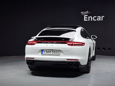 PORSCHE PANAMERA - 3