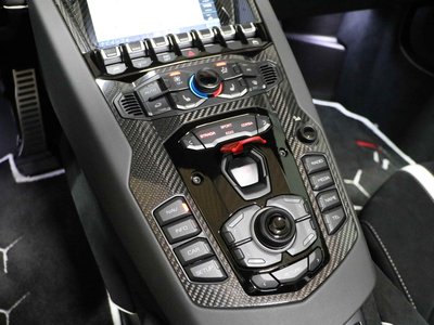 LAMBORGHINI AVENTADOR ROADSTER - 8