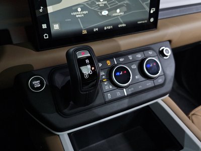 LAND ROVER DEFENDER - 9