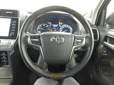 TOYOTA LAND CRUISER PRADO - 8