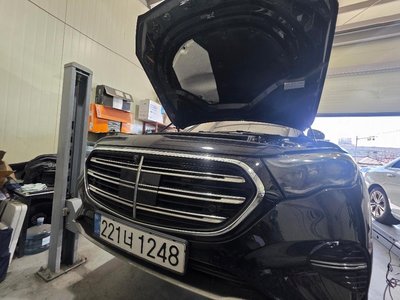 MERCEDES-BENZ E-CLASS - 1