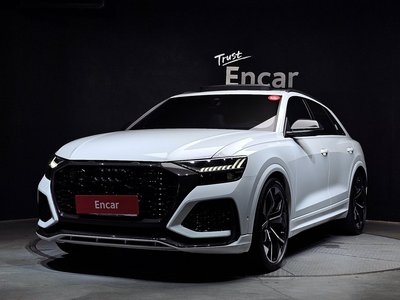 AUDI RSQ8