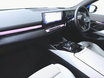 2025 BMW I5 — фото 11