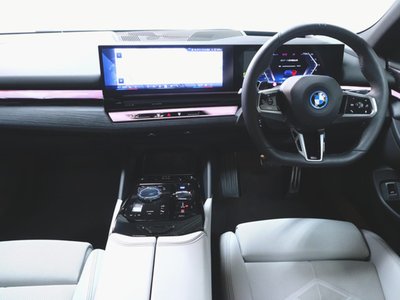 2025 BMW I5 — фото 12