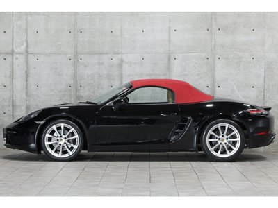 صورة 8 لـ 2016 Porsche 718
