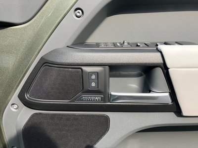 2025 LAND Rover DEFENDER — миниатюра 62