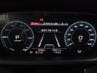 AUDI RS E-TRON GT - 8