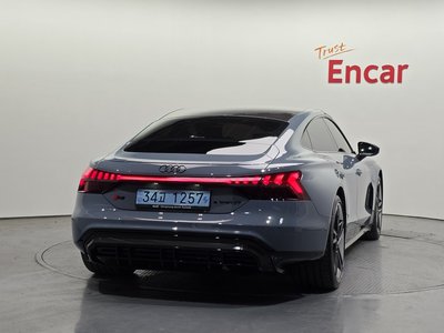 AUDI RS E-TRON GT - 3