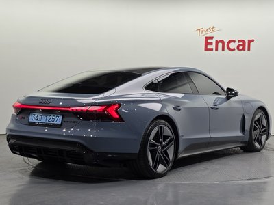 AUDI RS E-TRON GT - 4