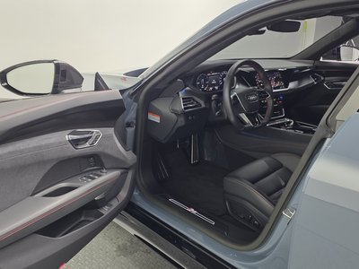AUDI RS E-TRON GT - 10
