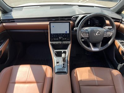 صورة 2 لـ 2024 Lexus LBX