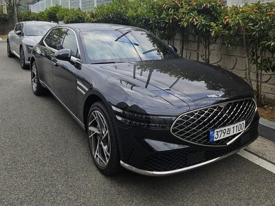 صورة 1 لـ 2025 Genesis G90 (RS4)