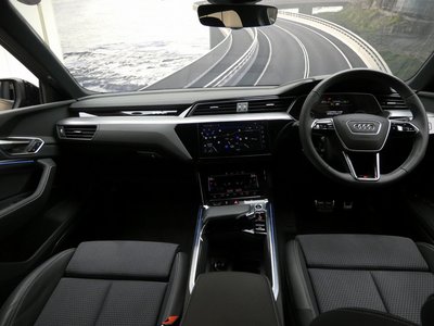 صورة 5 لـ 2025 AUDI Q8 E-TRON