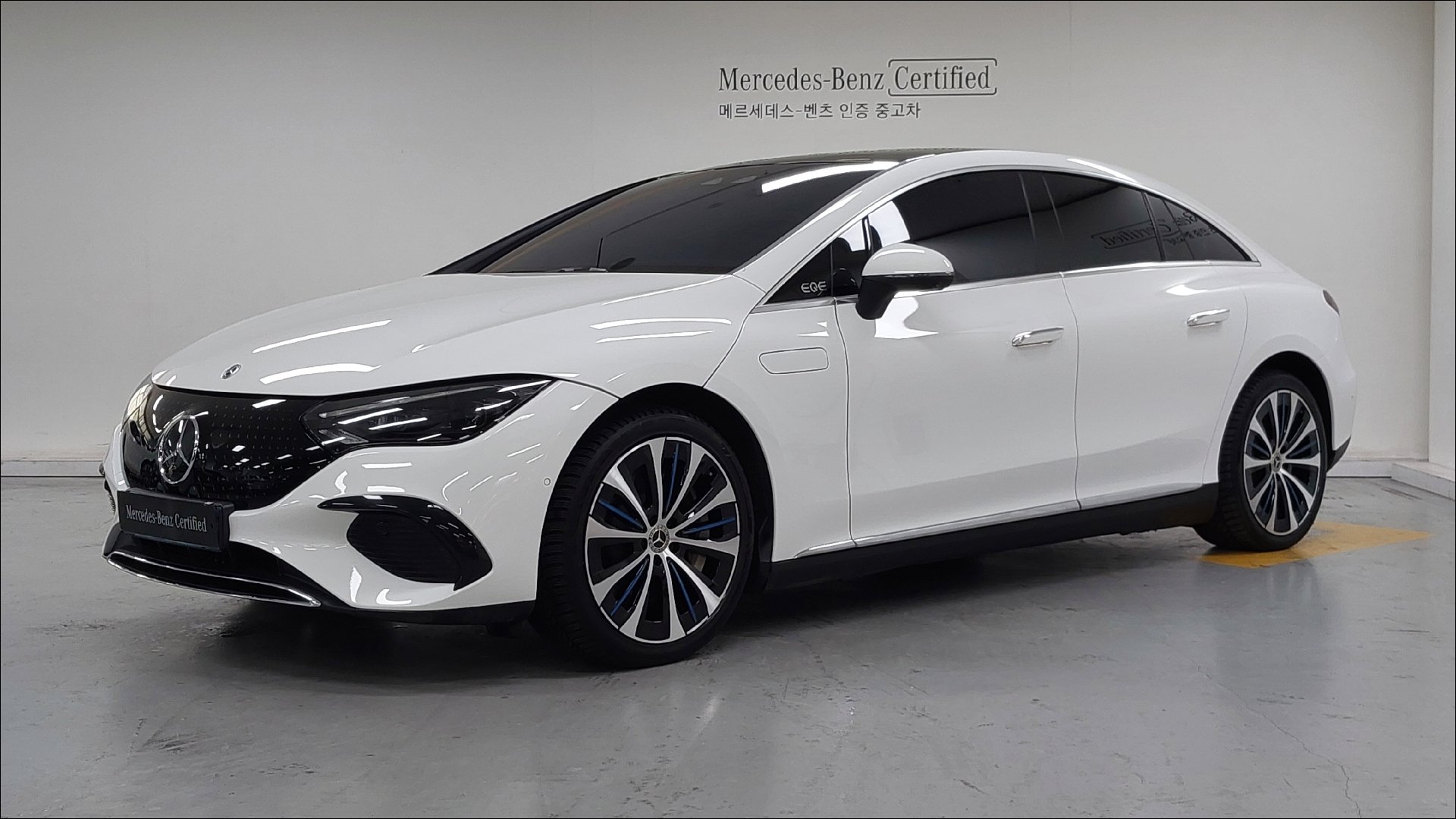 MERCEDES-BENZ EQE - View 1