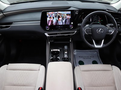 2023 Lexus RX photo 3