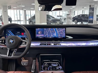 2025 BMW 7 SERIES photo 4