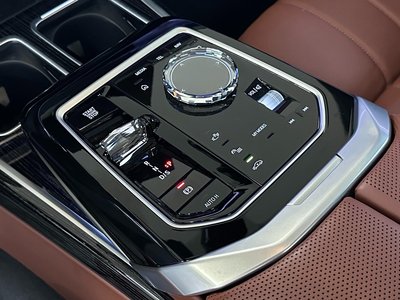 2025 BMW 7 SERIES photo 9