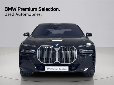 2025 BMW 7 SERIES photo 2