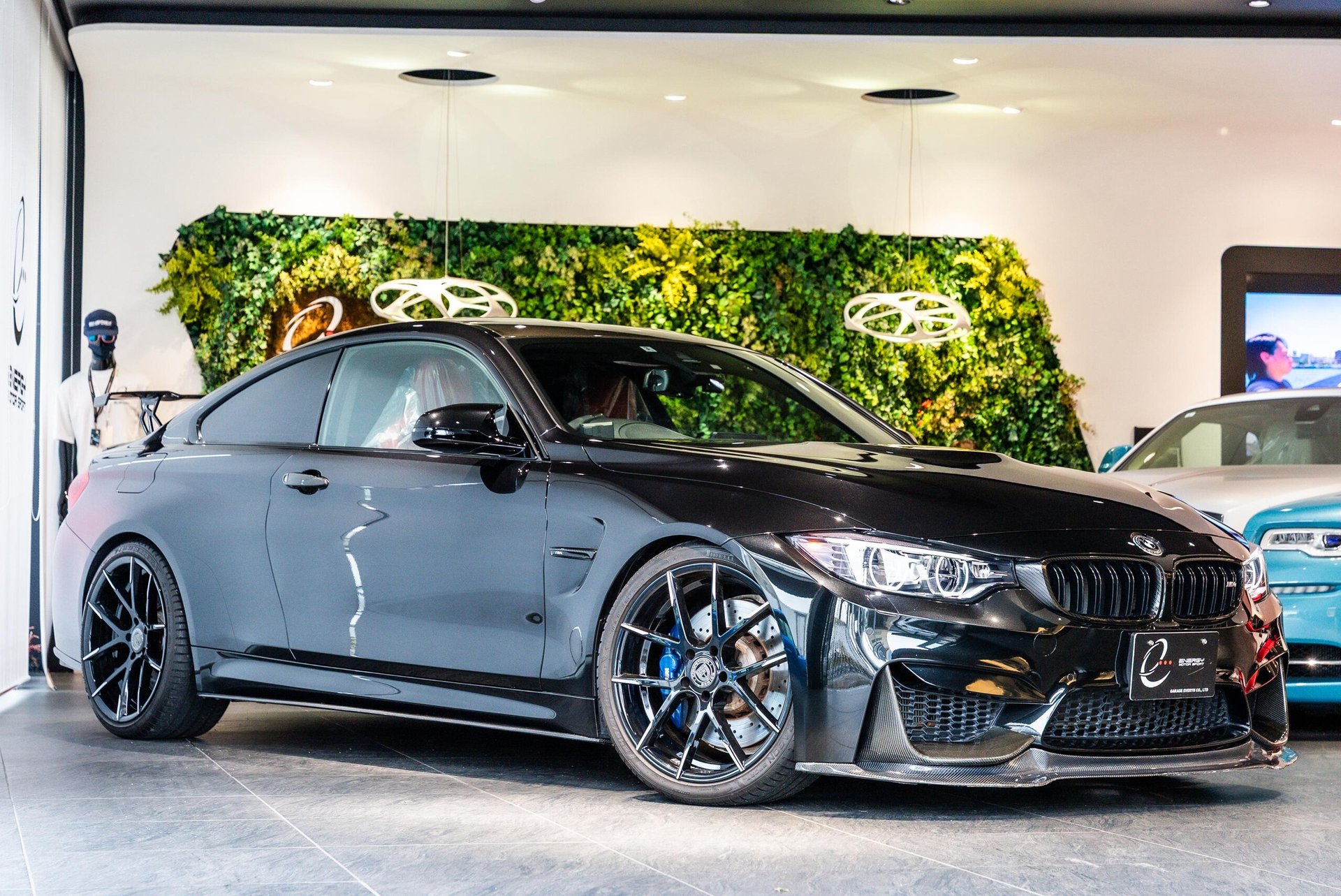 BMW M4 COUPE - View 1