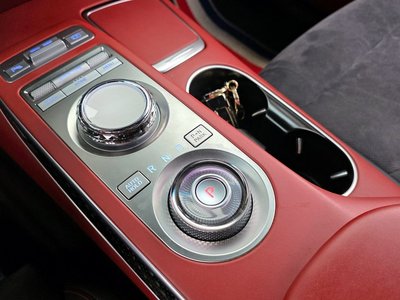 2021 Genesis GV70 — миниатюра 12
