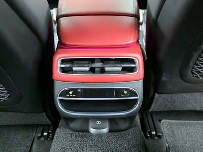2021 Genesis GV70 — миниатюра 24