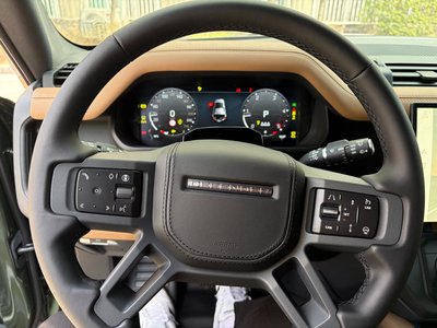 LAND ROVER DEFENDER - 9