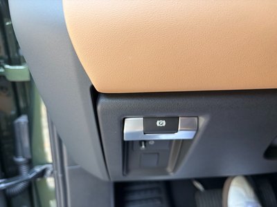 LAND ROVER DEFENDER - 10