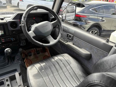 صورة مصغرة 28 لـ 1998 Toyota LAND CRUISER 70