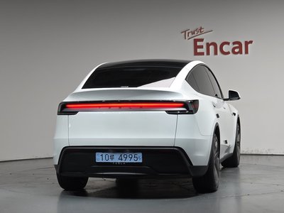 TESLA MODEL Y - 4