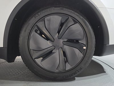 TESLA MODEL Y - 8