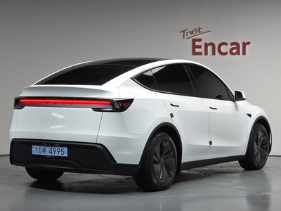 TESLA MODEL Y - 3