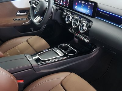 MERCEDES-BENZ CLA - 9