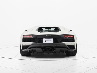 LAMBORGHINI AVENTADOR - 8