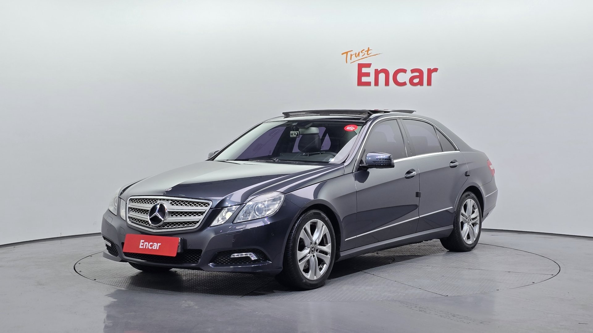 MERCEDES-BENZ E-CLASS - View 1