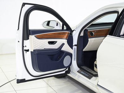 2023 Bentley FLYING SPUR photo 10