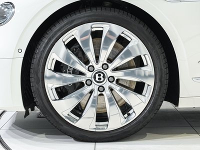 2023 Bentley FLYING SPUR photo 7
