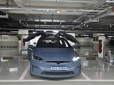 2026 Tesla MODEL X — фото 1