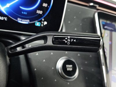 MERCEDES-BENZ EQE - 9