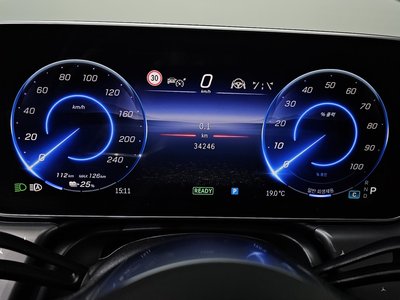 MERCEDES-BENZ EQE - 8