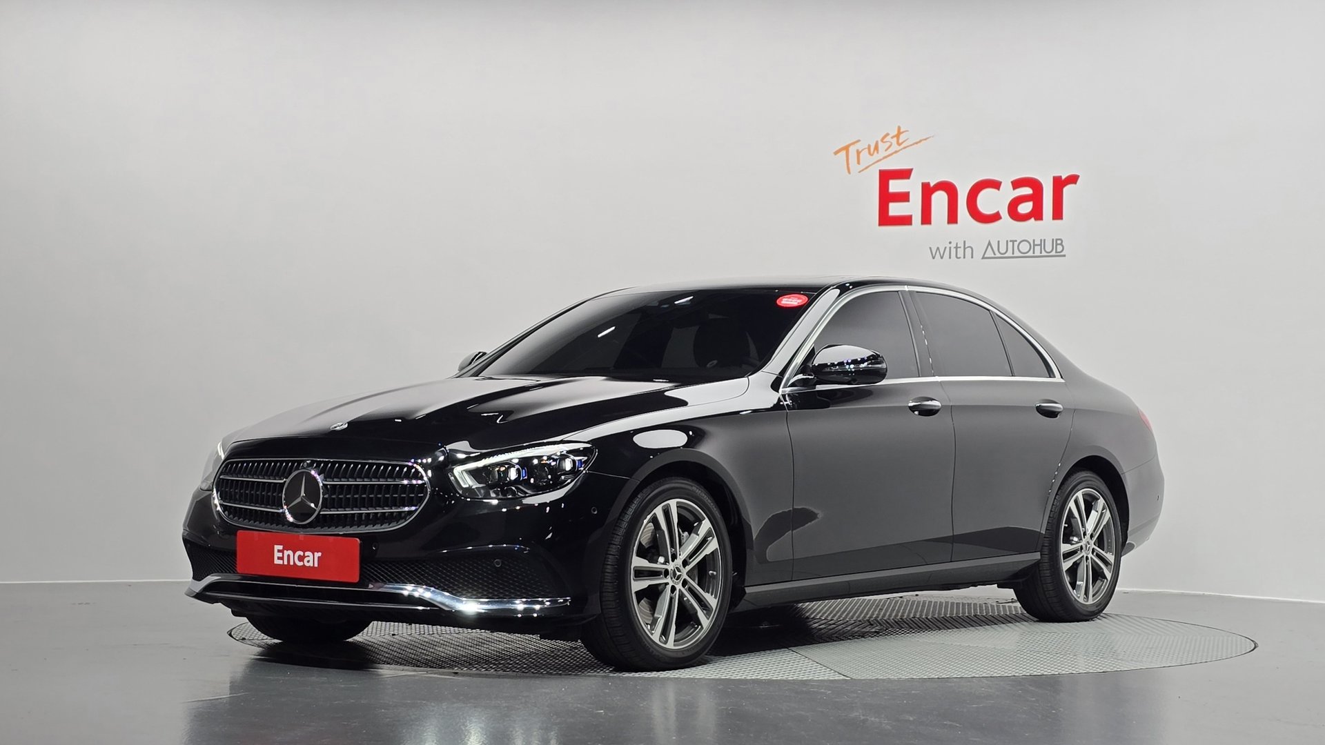 MERCEDES-BENZ E-CLASS - View 1