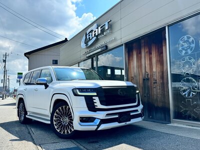 TOYOTA LAND CRUISER 300