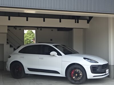 PORSCHE MACAN - 10