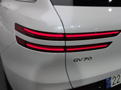 صورة 10 لـ 2024 Genesis GV70