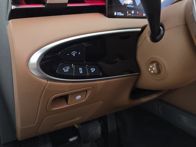 2024 Genesis GV70 — миниатюра 28