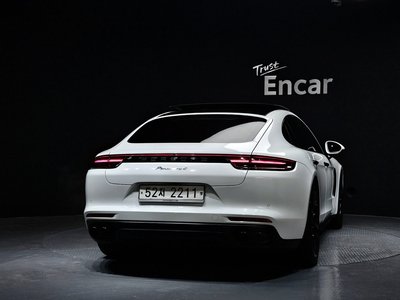 PORSCHE PANAMERA - 4