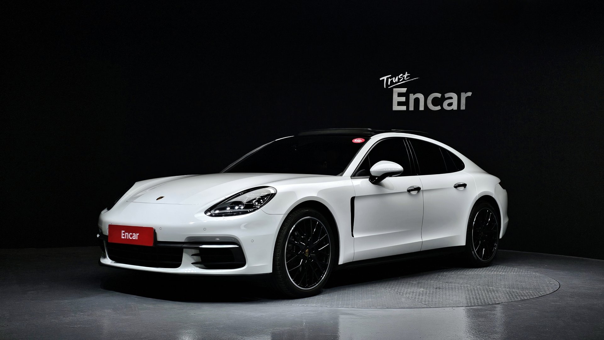 PORSCHE PANAMERA - View 1