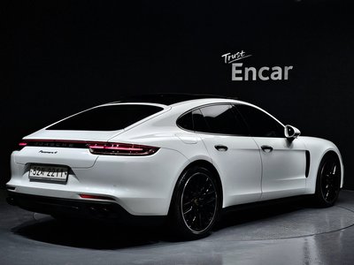PORSCHE PANAMERA - 3