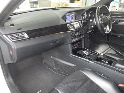 صورة 2 لـ 2013 Mercedes-BENZ MERCEDES-BENZ AMG
