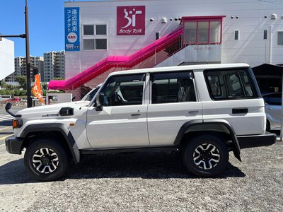 TOYOTA LAND CRUISER 70 - 4